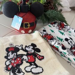 NWT Disney Mickey mouse Christmas  Hand towels And Soap Dispenser 