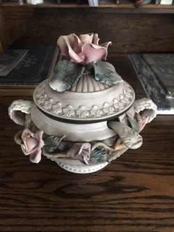 CAPODIMONTE Soup Bowl w Ladel