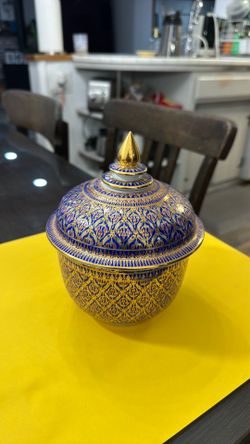 THAI PORCELAIN JAR