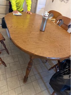 Round kitchen table with two inserts