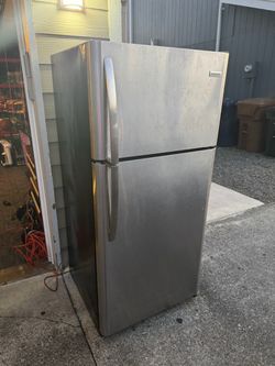 Frigidaire Stainless Steel Top-Freezer Refrigerator