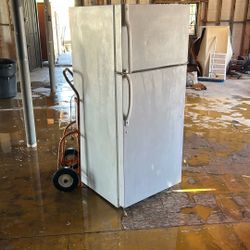 GE Refrigerator 