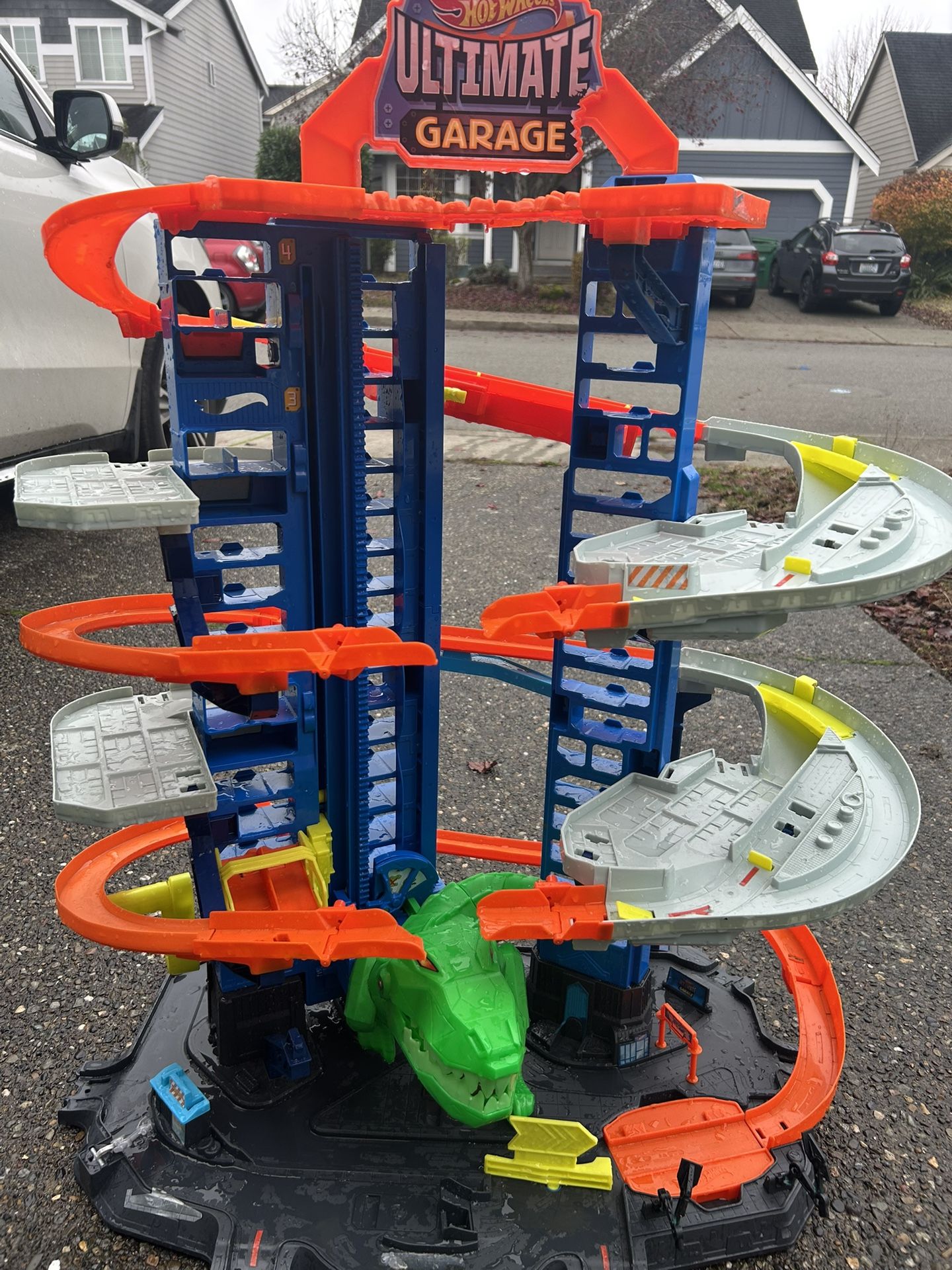 Hot Wheels Ultimate Garage (T-Rex)