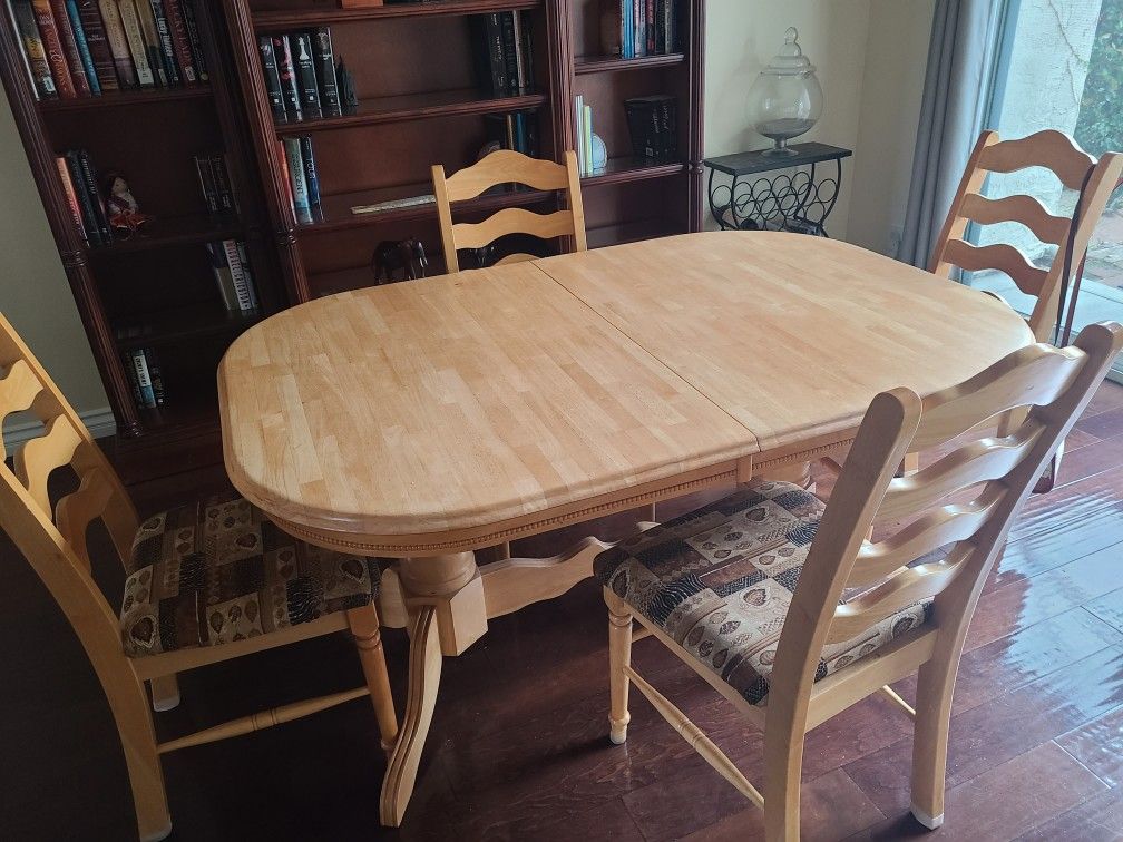 Kitchen Table - Expandable - 6 Chàirs