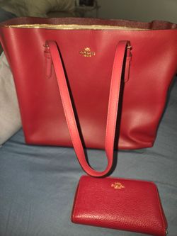 Red coach medium tote with wallet "SEGUIN AREA"
