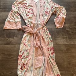 New Women’s Robe Medium 