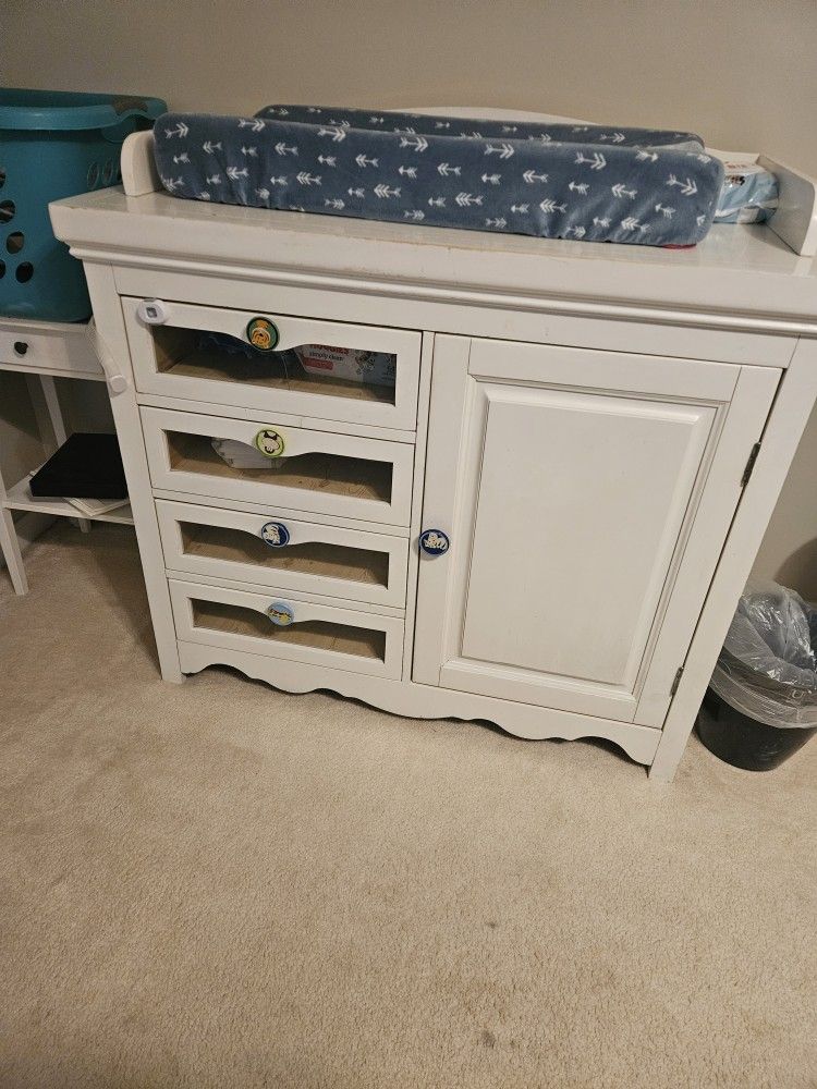 Diaper Changing Table With Pad