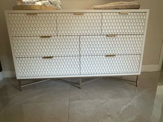 White  with Gold Hardware Bedroom Set
