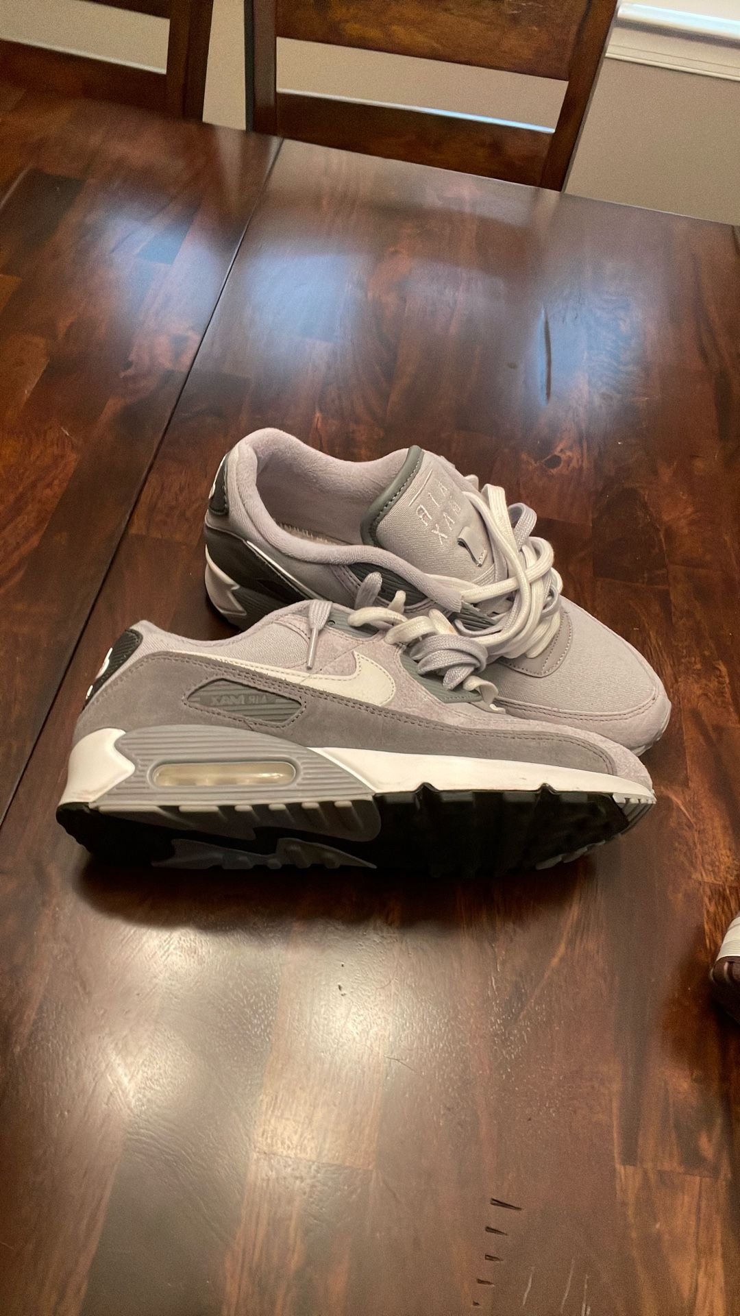 2 Nike Air Trainers 1 Air Max 90 1 New Balance