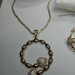 Beautiful 4 Piece Set Necklace Bracelet Ring And Earrings. 20$ Each Piece 4 Total Pieces 80$ 