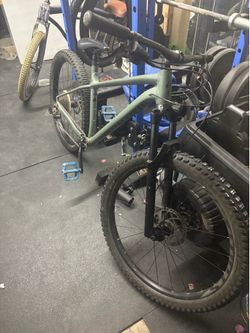 Specialized Fuse 27.5+ mountain bike. Large