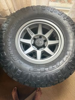 Icon rebound pro titanium 17x8.5 Nitto RG 305/70/17