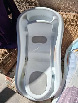 Infant/toddler bath tub gently used