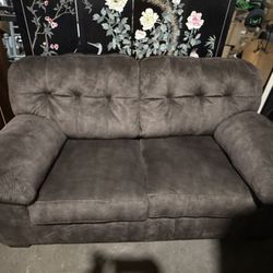 Ashley Furniture Gray Loveseat – Excellent Condition