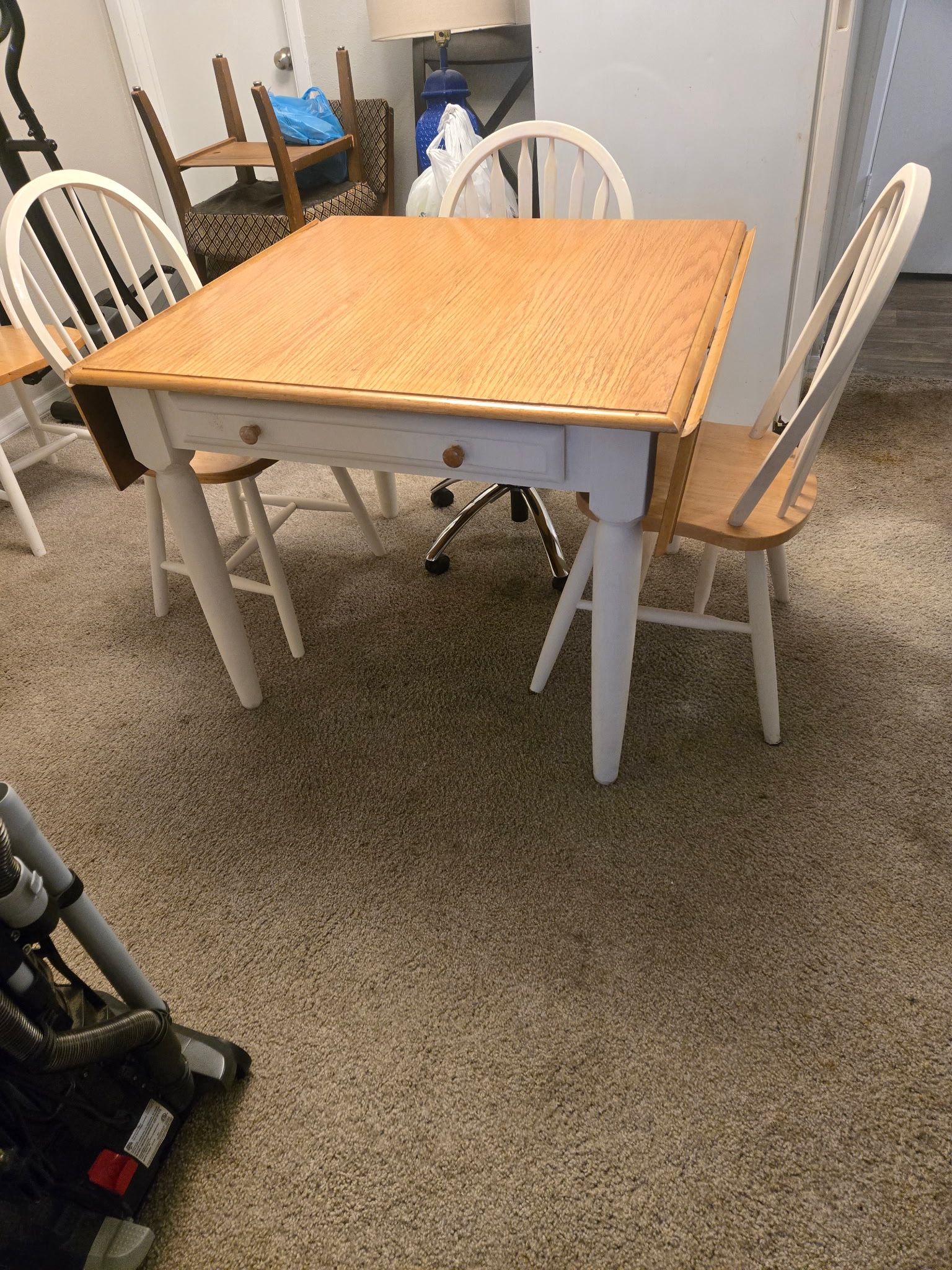 Table And Chairs Come Pickup Or Deliver