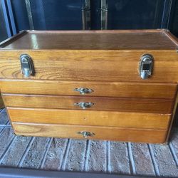 5 drawer green felt lined chest needsnew handle on 1 drawer p/u in Jamison or Willow Grove, PA 