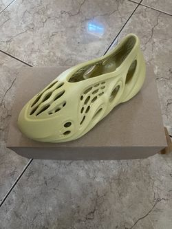 Yeezy Foam Runner Sulfur Size 7