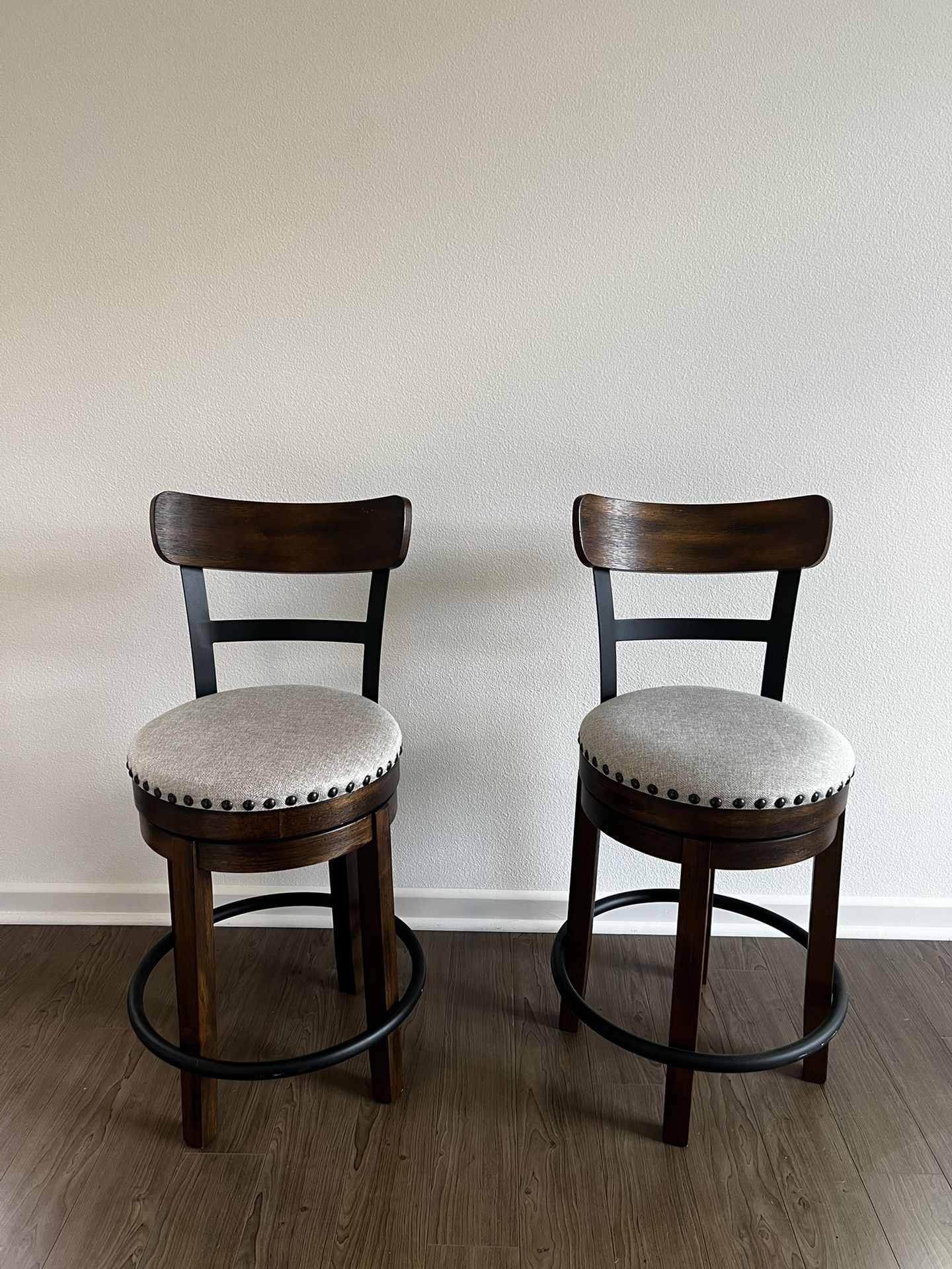 2 Valebeck Counter Height Upholstered Swivel Bar Stool with Contoured Back