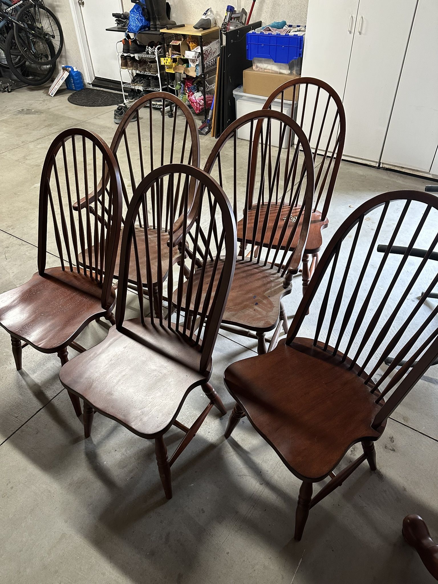 6 Dining Chairs And Table. Great Shape