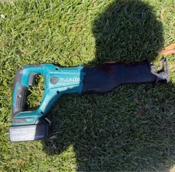 Makita 18v reciprocating saw with battery