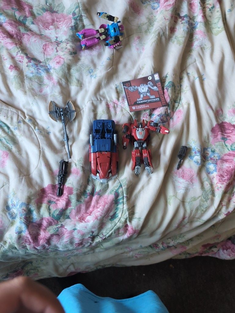 Transformer Studio Series Game Verse Optimus Prime And Sideswipe
