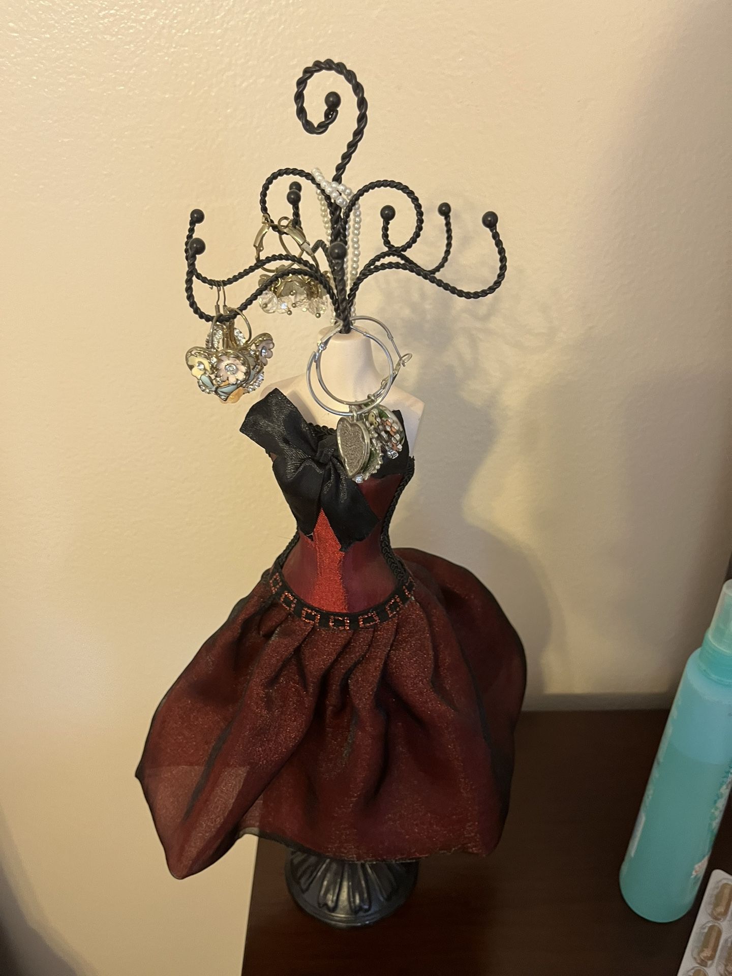 Unique Doll Necklace Holder (Red) With Ear Rings And Necklace