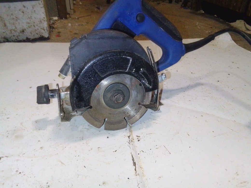 tile/Wood Cutter Machine. It is a power tool designed for cutting tiles and wood. 