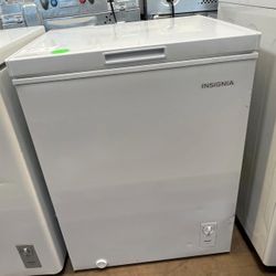 Insignia 5.0 Cu Ft Garage Ready Chest Freezer, No Warranty - As Is