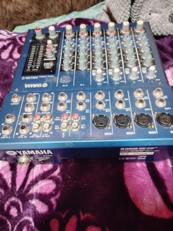 YAMAHA MIXING CONSOLE MODEL 10/2