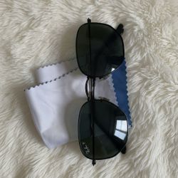 Ray-Ban Sunglasses w/ Case – Classic Designer Shades – Excellent Condition 