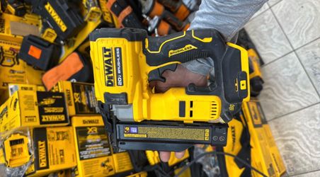 Dewalt 20v cordless pin nailer 23ga tool only
