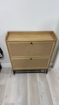 Shoe storage cabinet