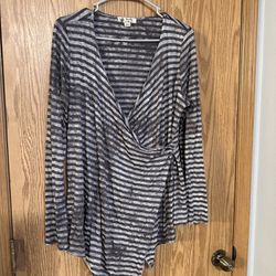 Women’s Large Wrap Shirt