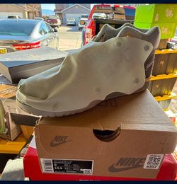 Travis Scott, cactus Jack trainers like new condition in box with all accessories and covers for each shoe that button on are removable as well