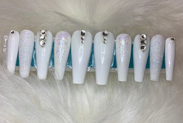 Full cover press on nails. Size(medium) 1,5,4,6,8 please check size chart