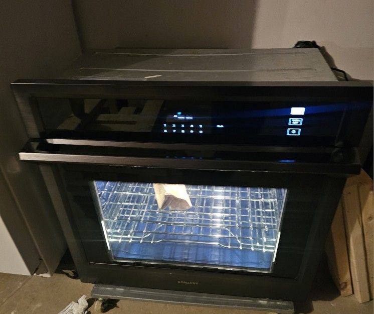 Samsung NV51K6650SS Oven