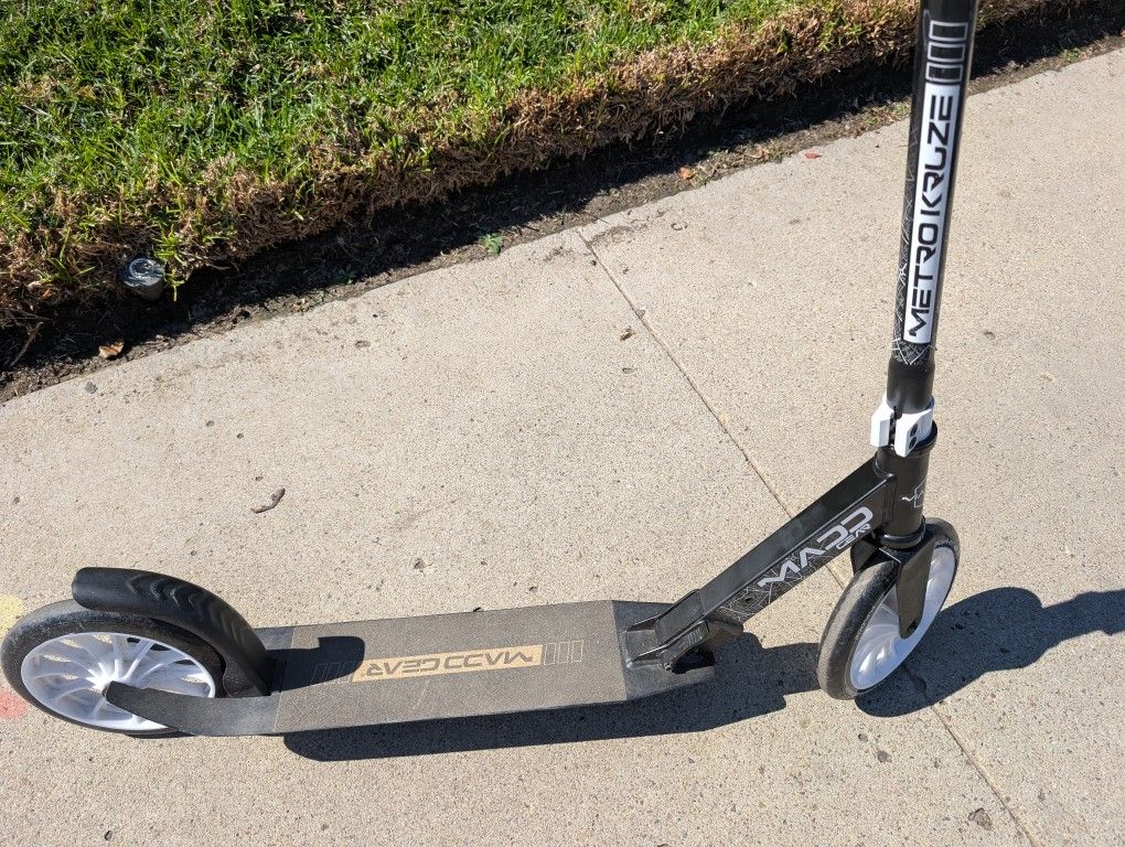 Madd Gear Kruzer 200mm Commuter Scooter Easy Folding Height Adjustable for Teens & Adults