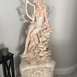 Beautiful Statue Comes With Base 
