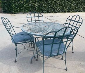 Table and 4 Chairs very sturdy 👍😊