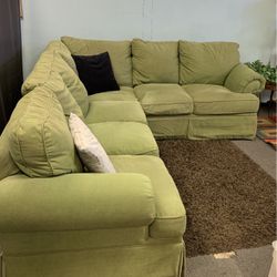 Vintage Bassett Sectional Sofa Couch ($10 Delivery )