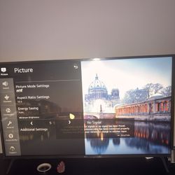 70” AI LG TV
