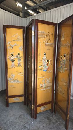 WOODEN FOLDING SCREEN WOTH CHINESE DECORATION