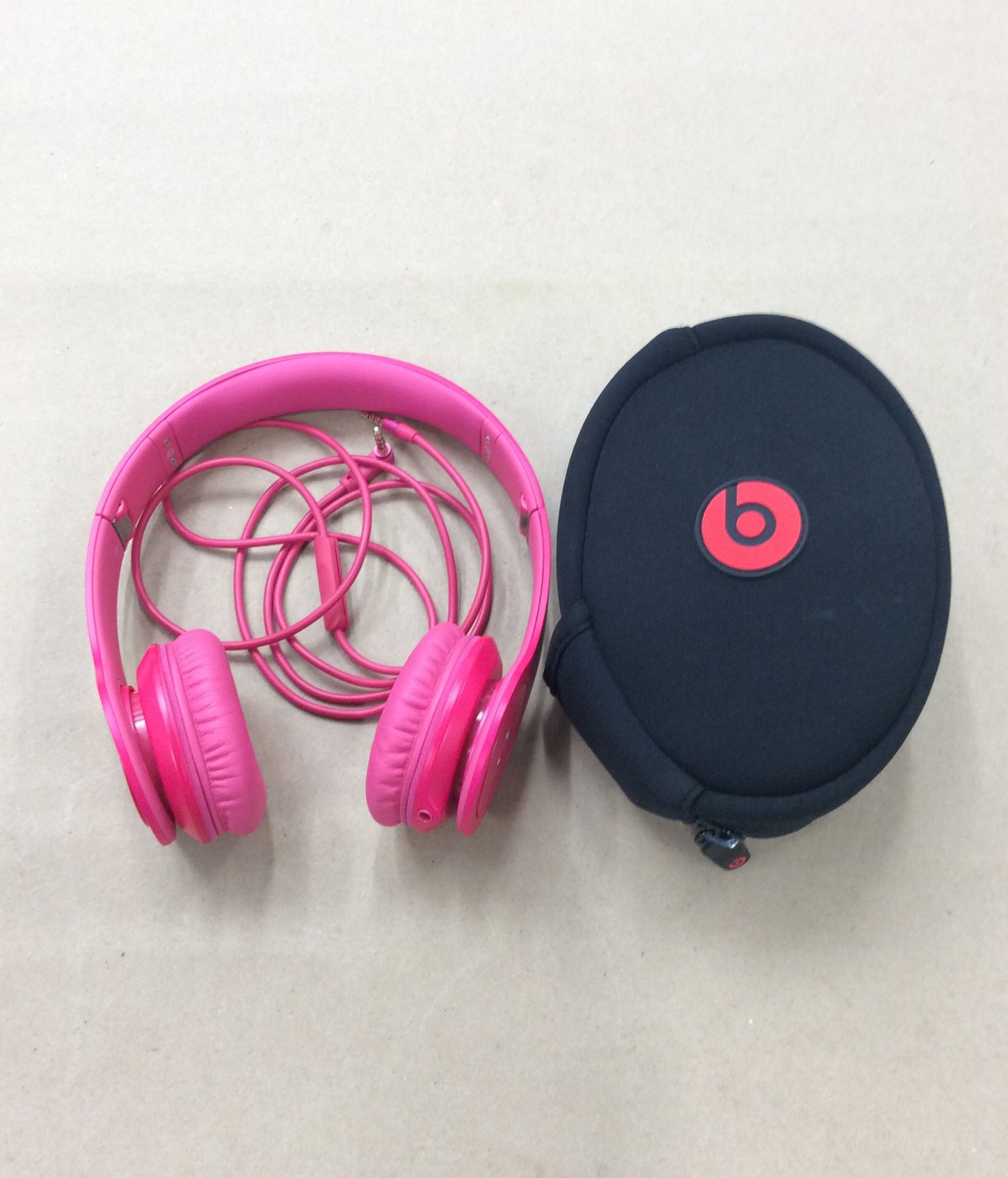 Beats by Dre Solo HD Headphones w/ Removable Aux Cord and Soft Case (19-1690)