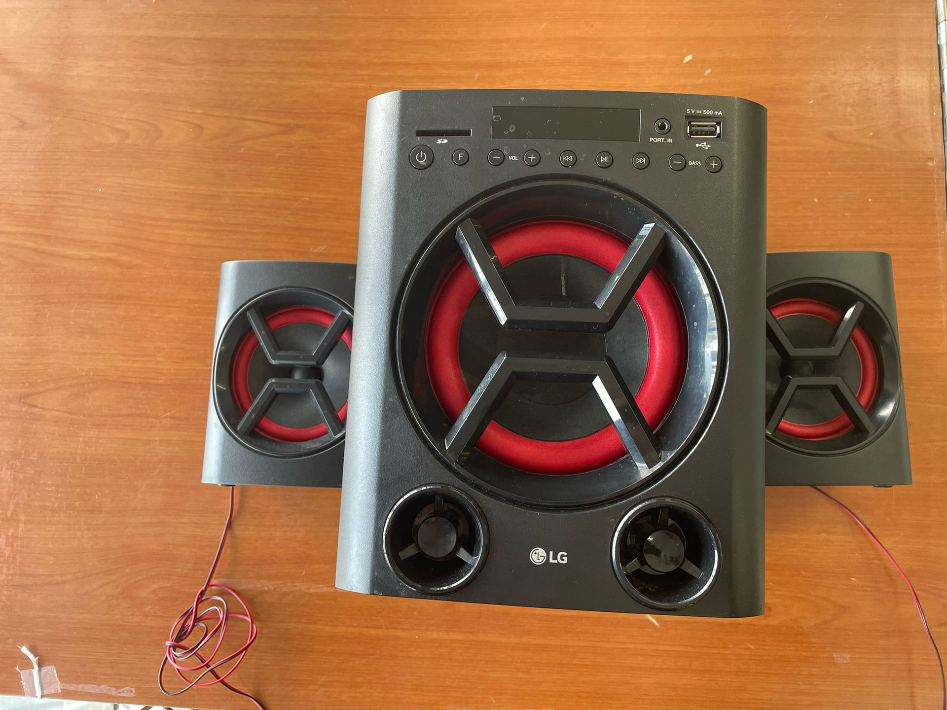 LG LK72B Speaker System With 2 Additional Speakers