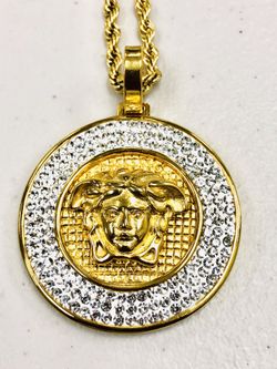 🔥🔥BRAND NEW 🔥🔥14k Gold Filled Finish Medusa Necklace