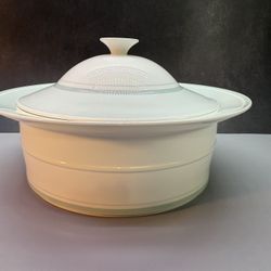 Gorgeous Vintage Villeroy & Boch Rondo bowl with lid. Mint Condition. 