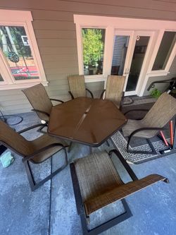 Table & 6 Chairs (no Damage/non Smoking)
