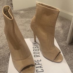 Cape Robin Elnora Heels Size 8