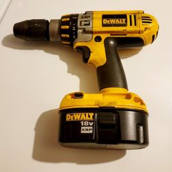 DEWALT DRILL WITH BATTERY AND CHARGER EXCELLENT CONDITION 