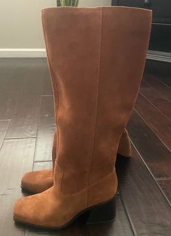 Women’s suede boots